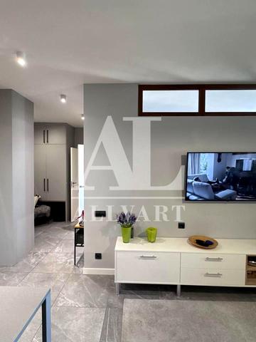 Львівська вул., 15