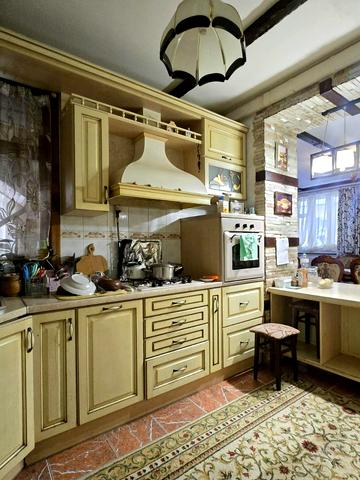 Лева Ревуцького вул., 22