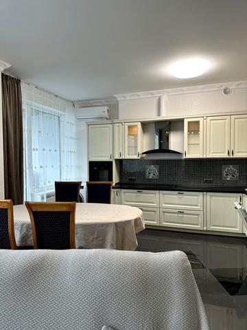 Літературна вул., 1а