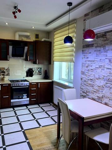 Тараса Шевченка бульв., 18