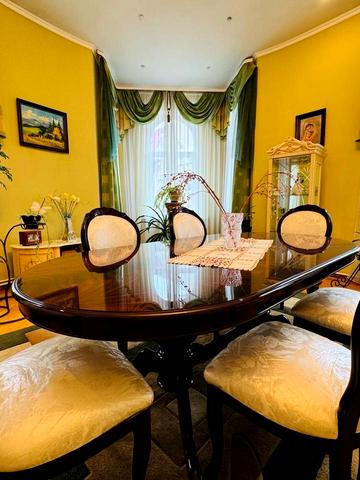 Михайла Грушевського вул., 1