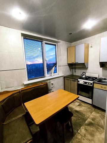 Яни Червоної вул., 3