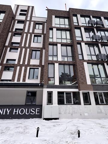 Нагірна вул., 15