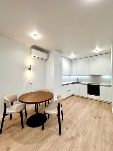 Олександра Олеся вул., 8/17