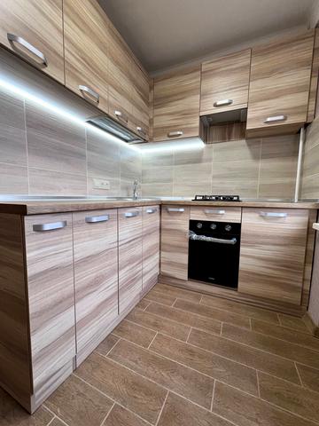 Камяногірська вул., 14