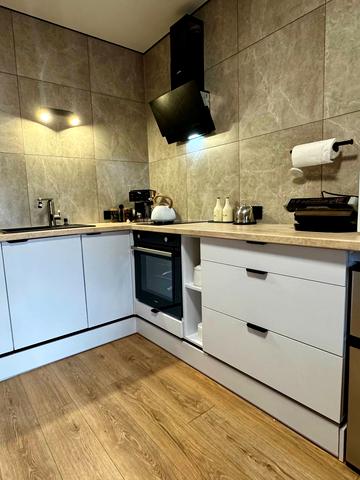 Будівельна вул., 2