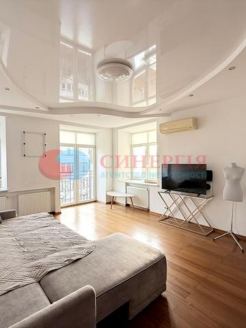 Почайнинська вул., 70