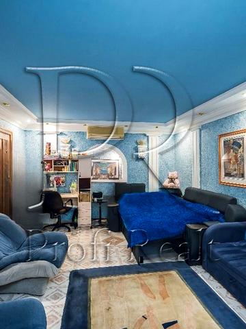 Павла Тичини просп., 8