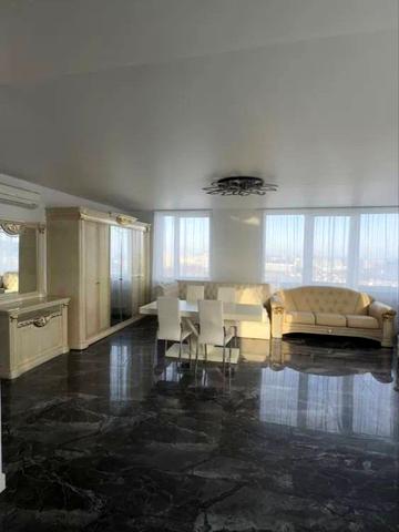 Вячеслава Чорновола просп. (), 77