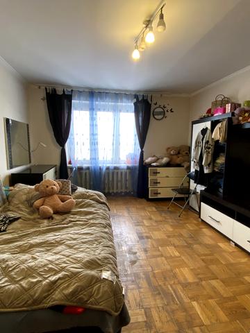 Володимира Івасюка вул., 11