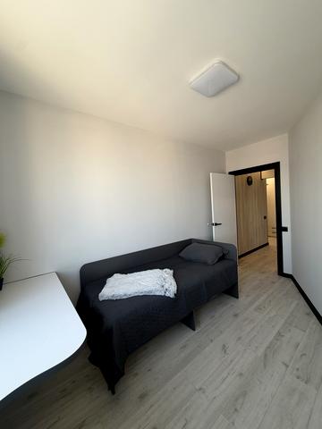 Незалежності просп., (Будинок 1)