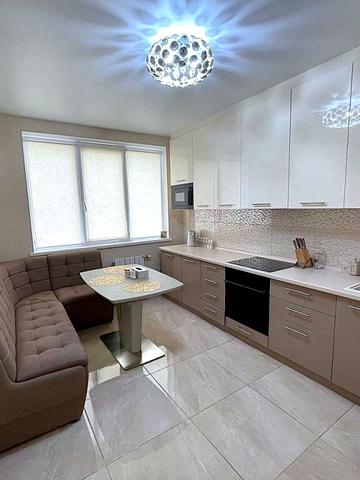 Михайла Грушевського вул., 30б