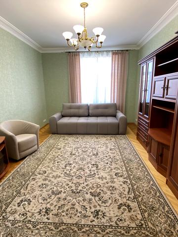 Володимирська вул., 19