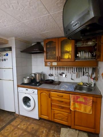 Космонавтів вул., 29