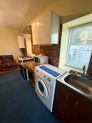 Підмонастирська вул., 10