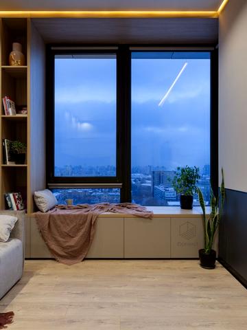 Ґарета Джонса вул. (Сімї Хохлових), 12