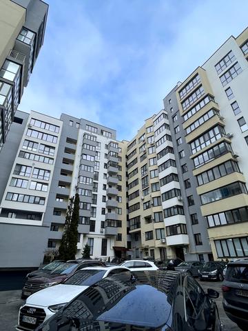 Степана Бандери просп., 36