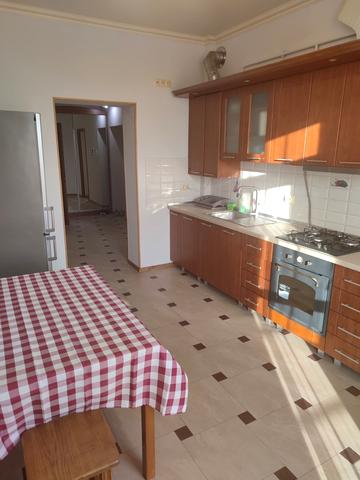 Вишнева вул., 24