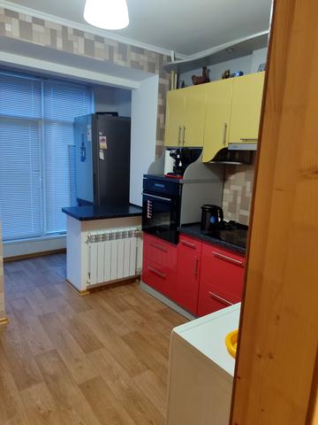 Металургів вул., 72