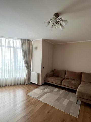 Богдана Хмельницького вул., 53