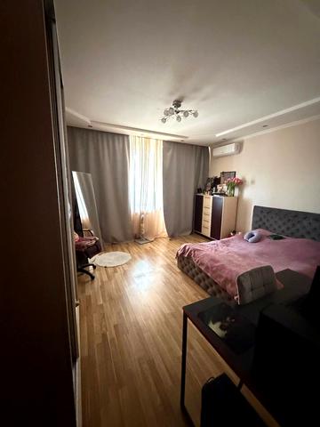 Дніпровська набережна вул., 23