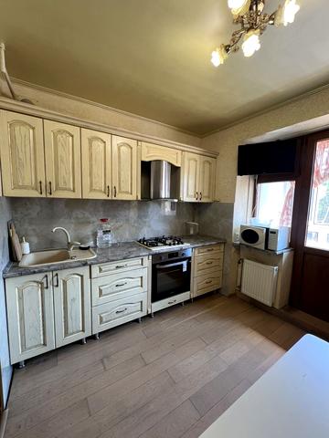 Айвазовського вул., 18