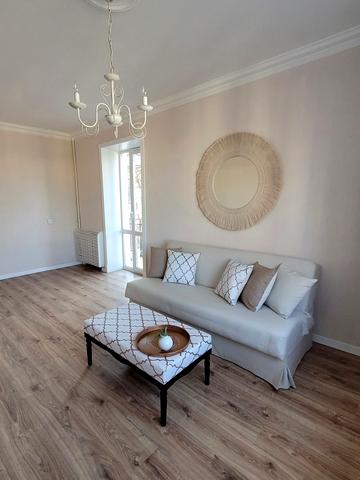 майдан Незалежності пл., 1