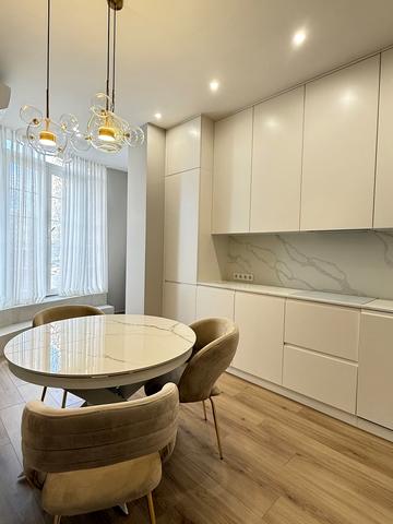 Добровольців вул. (Маршала Говорова), 8