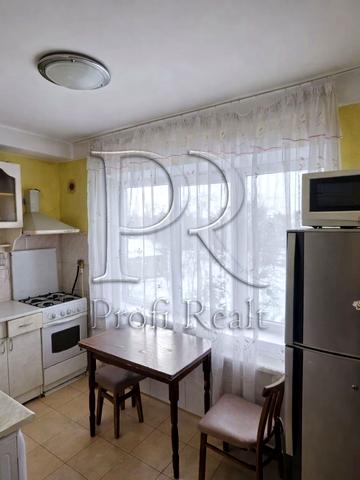 Братиславська вул., 18-Б