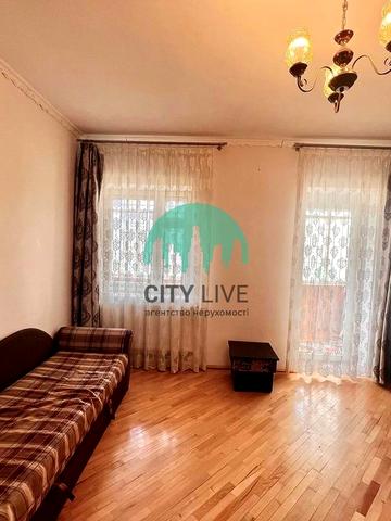 Молодіжна вул., 44/44а