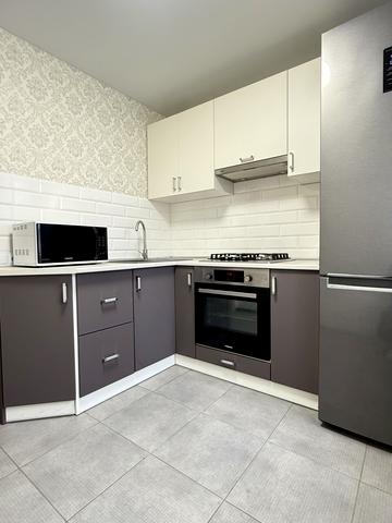 Юрія Олефіренка вул., 12/27