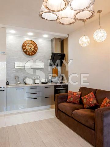 Івана Мазепи вул. (Січневого Повстання), 8