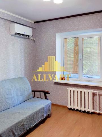 Ореста Левицького вул. (Академіка Курчатова), 13