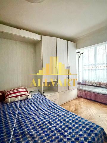 Ореста Левицького вул. (Академіка Курчатова), 13