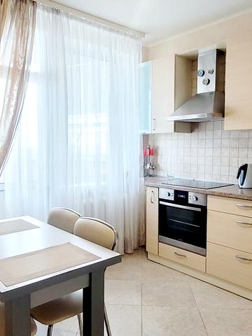 Феодосійський пров., 14