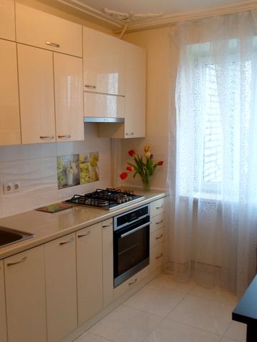 Медової Печери вул. (), 36