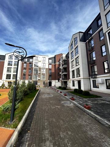 Академіка Сахарова вул., 36