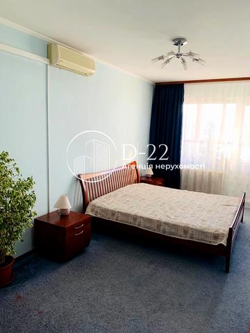 Драгоманова вул., 12