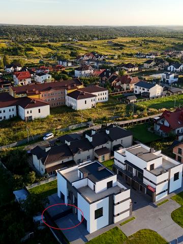 Князя Романа вул., 1