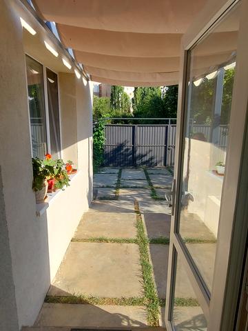 10 Лінія вул., 111