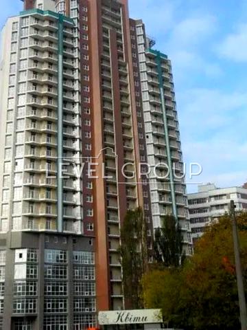 Академіка Філатова вул., 2/1