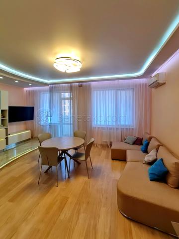 Незалежності вул., 8Б