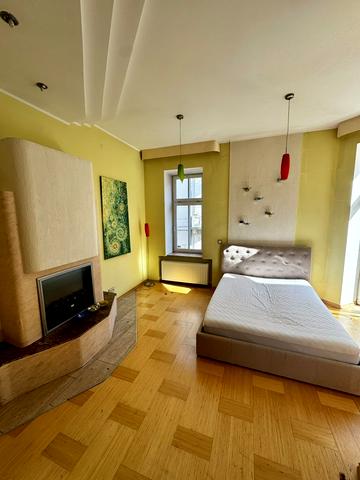 Пекарська вул., 15