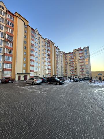 Богдана Хмельницького вул., 33а