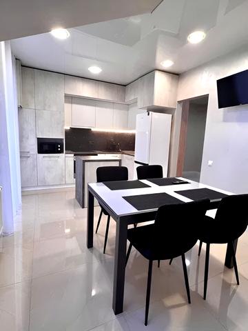 Весняна вул., 12