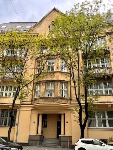 Олекси Новаківського вул., 8