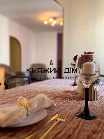 Дніпровська набережна вул., 19-А