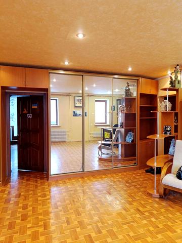 Академіка Курчатова просп., 28