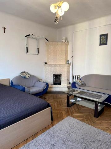 Сергія Корольова вул., 1