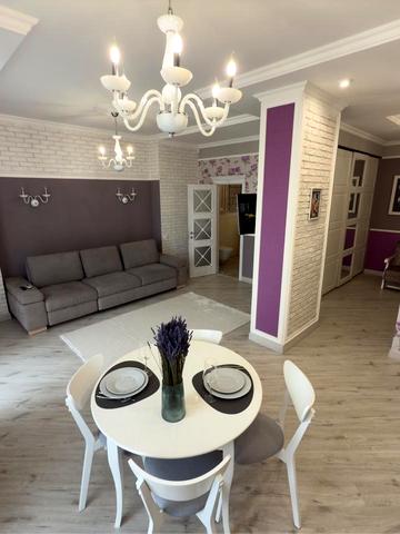 Академіка Філатова вул., 2/1